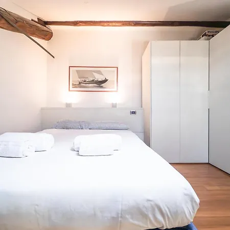 Charming In The Navigli District - 4 People Apartman Milánó